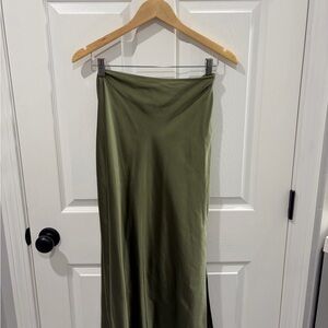 Old Navy Olive Green Maxi Skirt - Sleek Flowing Style